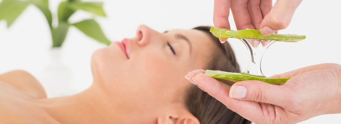 Massage du corps à l'aloe vera